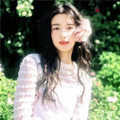 这名男子，捡到了人鱼。
